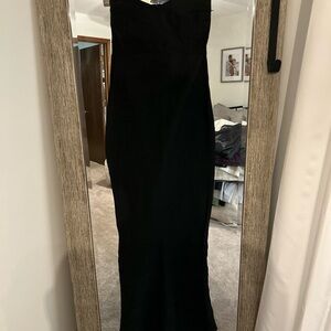 Elegant Black Strapless Gown - bandage style